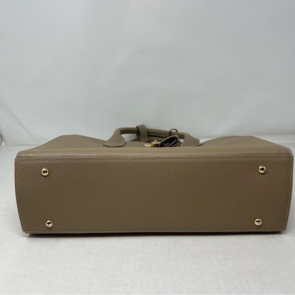 Samantha Thavasa Taupe Tote Bag - Picture 6 of 16